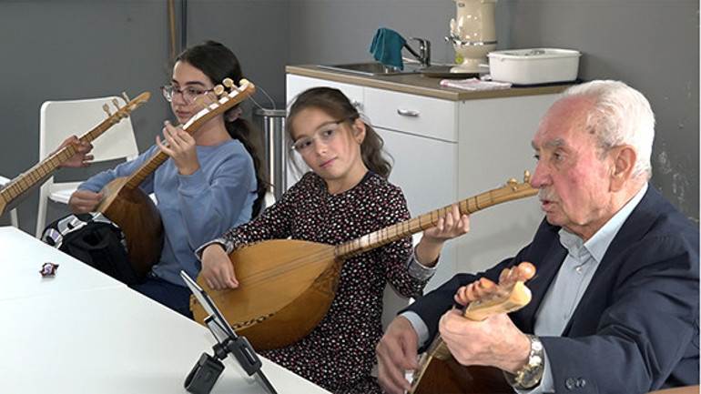 Belçika’ya sazıyla gelen ilk Türk