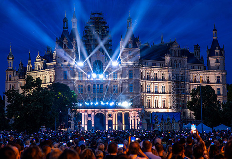 Bu yıl kutlamaların merkezi Schwerin olacak