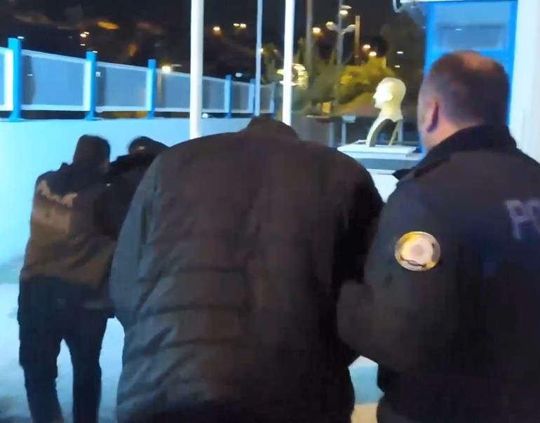 Fotoğraf çekmek isteyen aileye kâbusu yaşatmışlardı: Atlı zorbalar yakalandı
