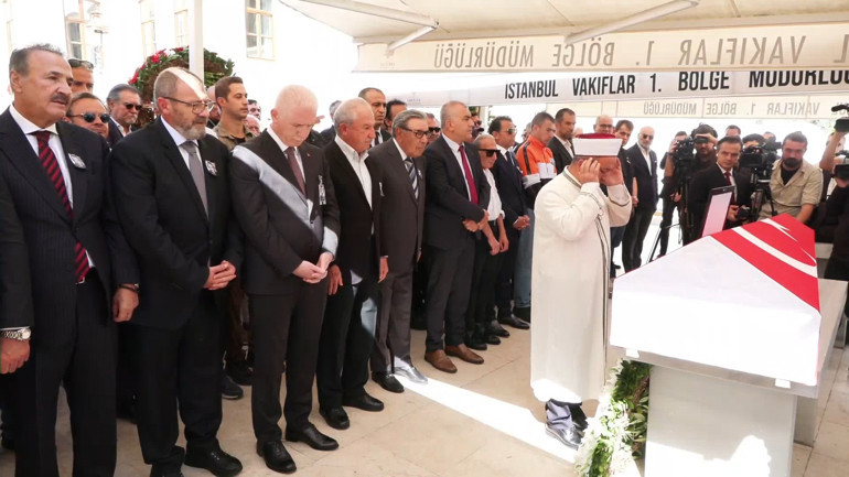 Usta gazeteci Güneri Cıvaoğluna veda töreni... Son yolculuğuna uğurlandı