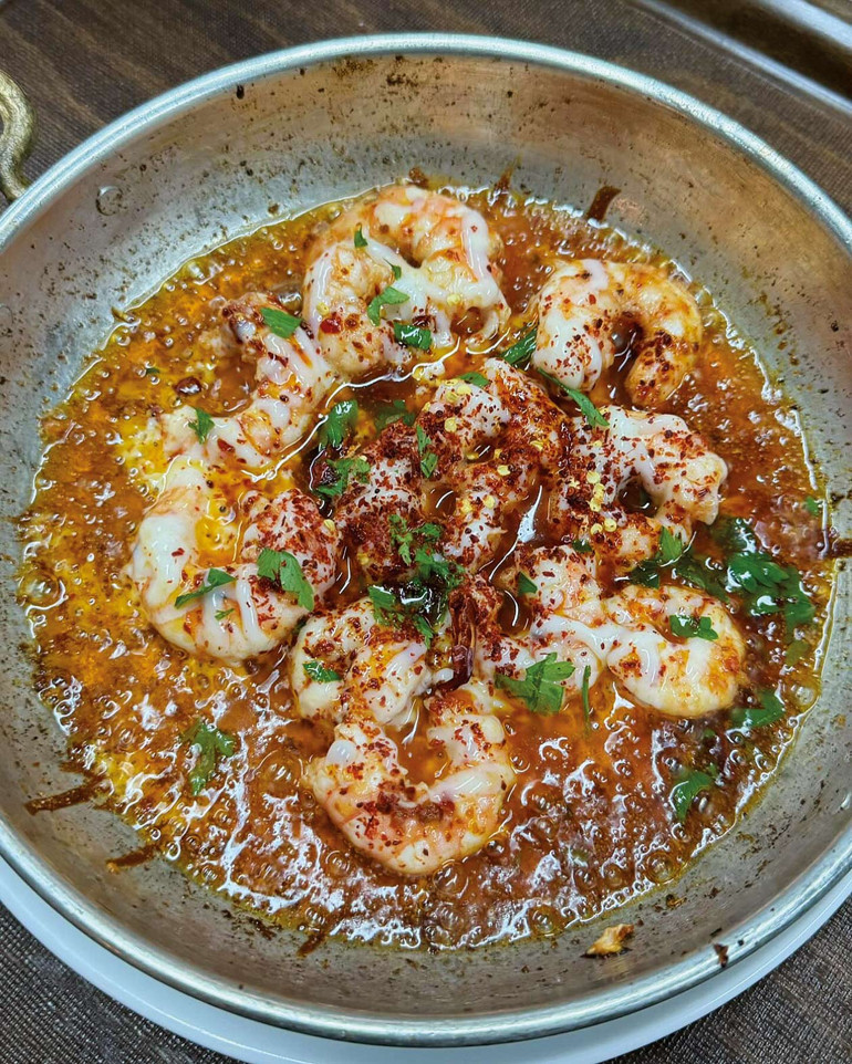 Yaptığını iyi yapıyor, abur cuburla karnınızı doyurmuyor