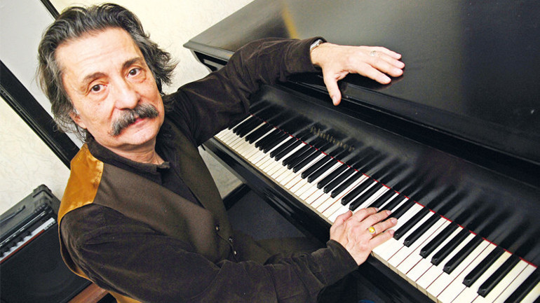 Timur Selçuk üzerine