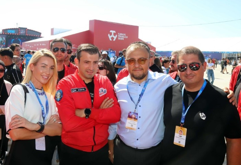 Teknofest Adanada büyükelçiden Bayraktar’a doğum günü sürprizi