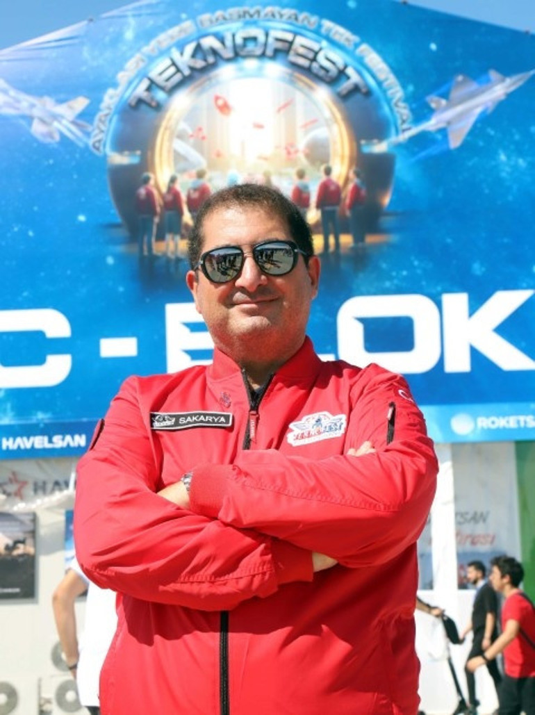 Teknofest Adanada büyükelçiden Bayraktar’a doğum günü sürprizi