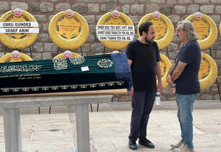 Kızına sarılıp gözyaşlarına boğuldu Mazhar Alansonun en zor günü...