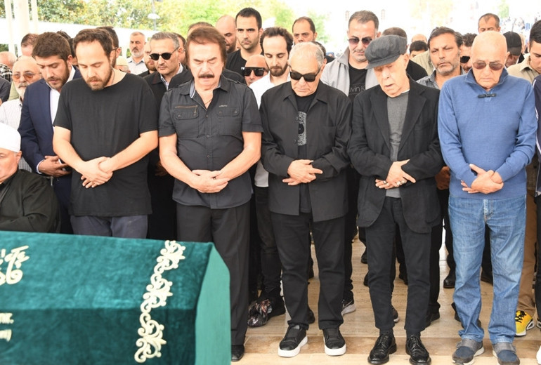 Kızına sarılıp gözyaşlarına boğuldu Mazhar Alansonun en zor günü...