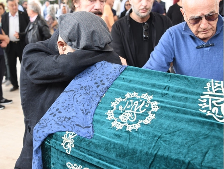 Kızına sarılıp gözyaşlarına boğuldu Mazhar Alansonun en zor günü...