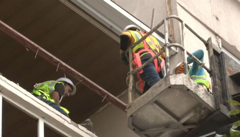 4. kattaki dairenin banyosu çökmüştü: İstanbuldaki yarım asırlık bina yıkılıyor