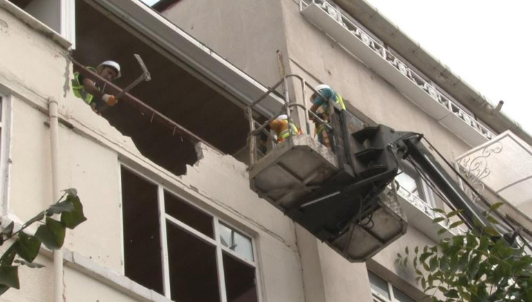 4. kattaki dairenin banyosu çökmüştü: İstanbuldaki yarım asırlık bina yıkılıyor