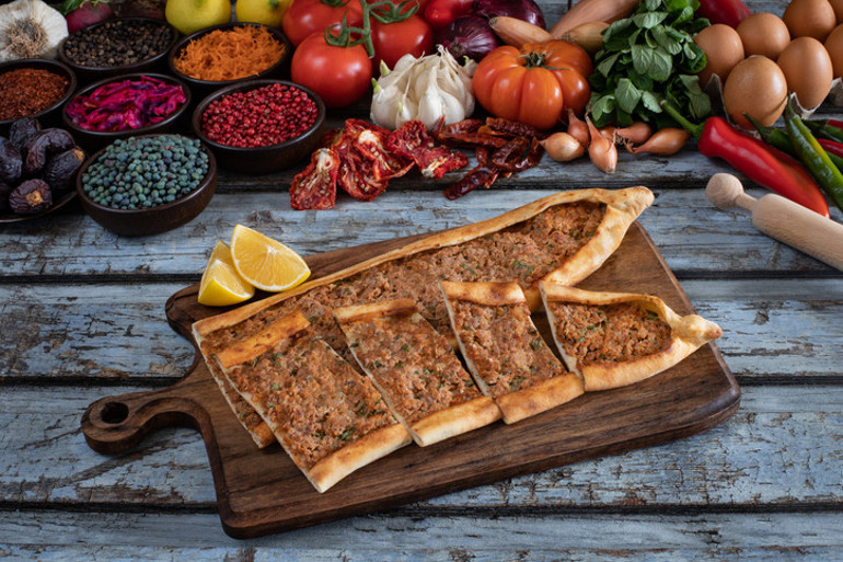 MASTERCHEF PİDE TARİFİ ( Ev yapımı kıymalı, kuşbaşılı kaşarlı pide) || Evde pide nasıl yapılır, malzemeleri neler
