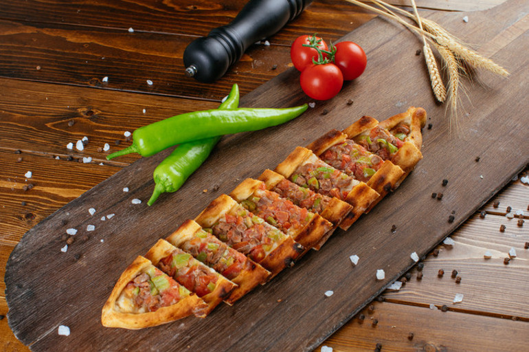 MASTERCHEF PİDE TARİFİ ( Ev yapımı kıymalı, kuşbaşılı kaşarlı pide) || Evde pide nasıl yapılır, malzemeleri neler