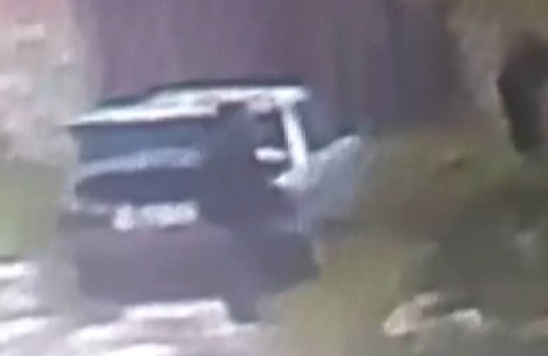 Aile dostundan kan donduran kötülük Şehir dışından gelince ölümden döndüler... Kamera görüntülerini izleyince şok oldular