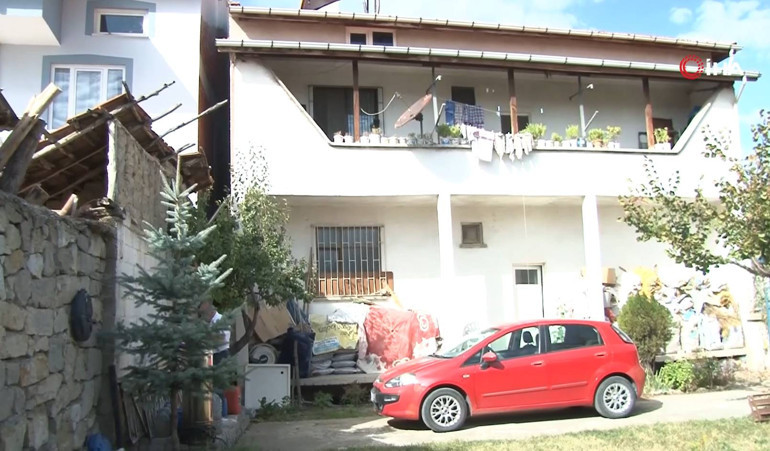 Aile dostundan kan donduran kötülük Şehir dışından gelince ölümden döndüler... Kamera görüntülerini izleyince şok oldular