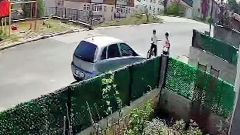 12 yaşındaki çocuğu intikam için ezdi... Hem anne hem vicdansız hem eğitimli