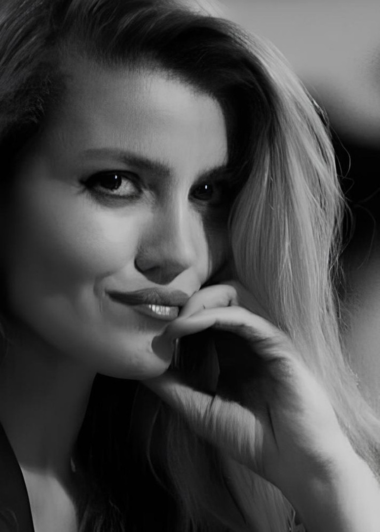 Rahşan Düren’in Yedinci Kişisel Sergisi Tarhan Han’da Sanatseverlerle Buluşuyor