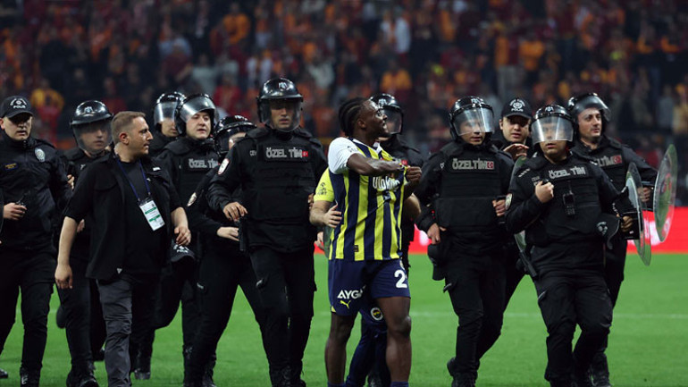 Galatasaray, Fenerbahçenin bir yıldızına daha kancayı taktı Batshuayiden sonra Osayi-Samuel hamlesi...