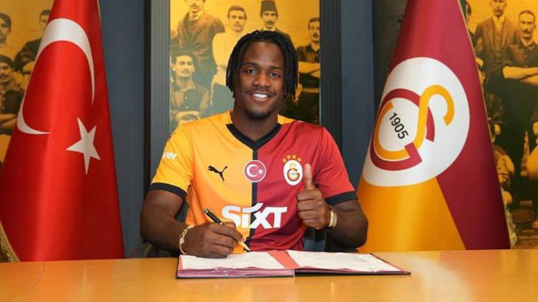 Galatasaray, Fenerbahçenin bir yıldızına daha kancayı taktı Batshuayiden sonra Osayi-Samuel hamlesi...