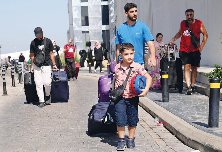 Amfibiyle yardım ve tahliye Sancaktar ve Bayraktar’dan çifte görev