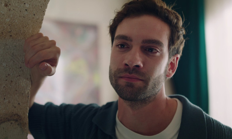 Güzel Aşklar Diyarında Ağlama Sen sürprizi... Mahsun Kırmızıgül unutulmaz eseriyle diziye damga vurdu