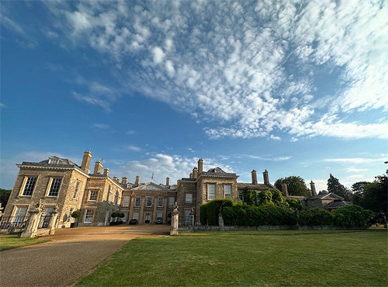 Sevgili bulup karısını boşadı diyorlardı... Aşk söylentisine yanıt geldi... Evet yakınız... Yeterince yakınız