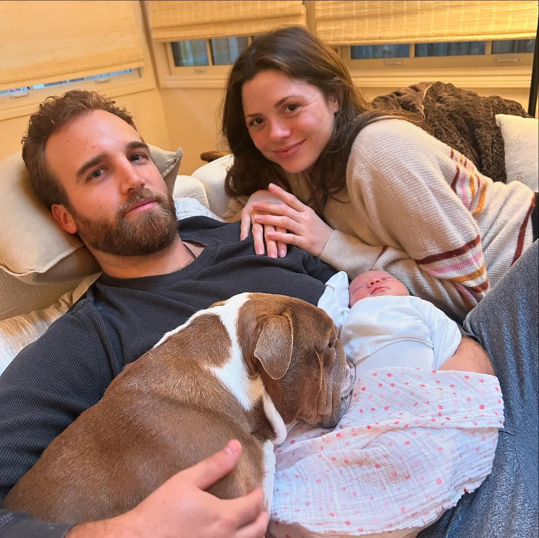 En büyük acıyı ve mutluluğu peş peşe yaşadı… Efsane oyuncunun torun sevinci