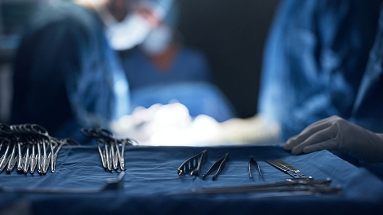 Temiz neşter bulamadı: İsviçre çakısı ile ameliyat yaptı