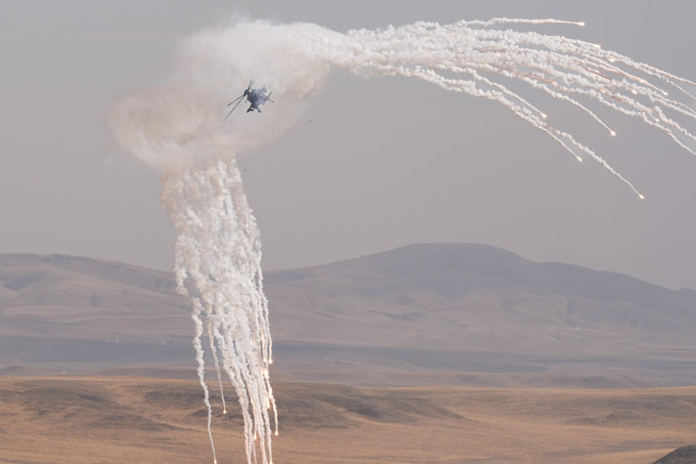 Lübnandan tahliye operasyonu... Bakan Güler: Kahraman ordumuzun icra kabiliyetini bir kez daha gözler önüne sermiştir