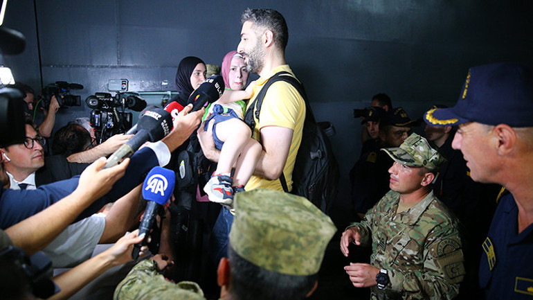 Son dakika... Lübnandan gelen tahliye gemileri Mersin Limanında