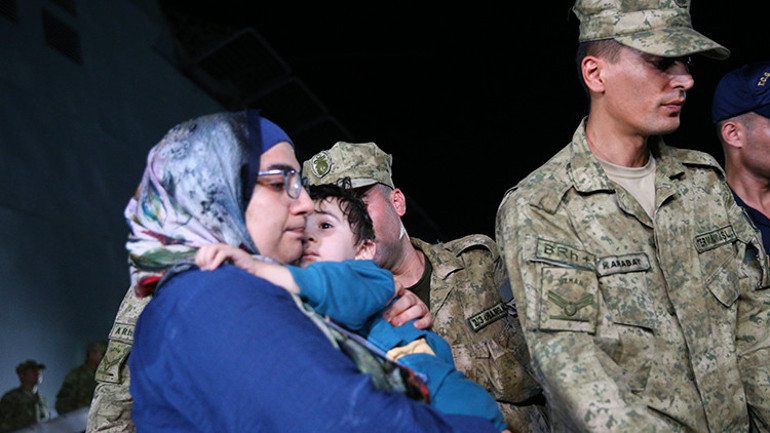 Son dakika... Lübnandan gelen tahliye gemileri Mersin Limanında