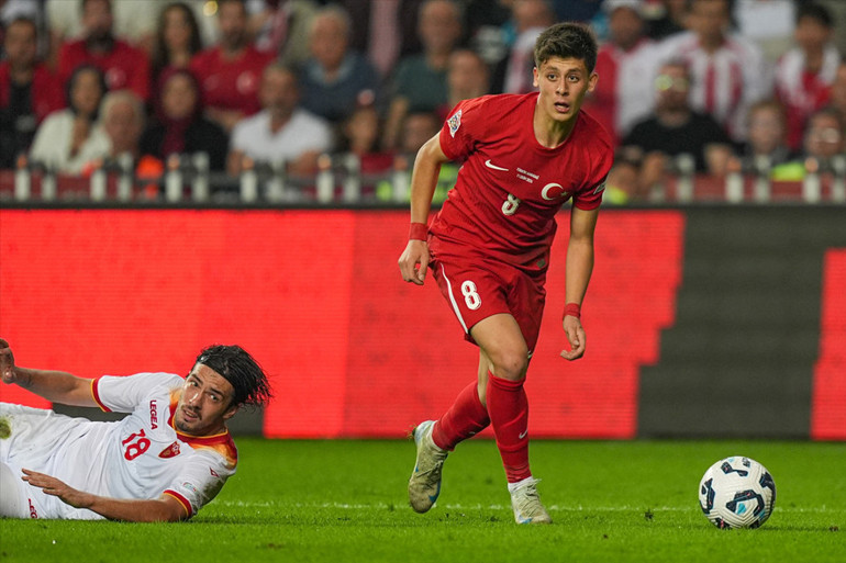 Türkiye - Karadağ maçında Arda Gülerden rencide eden hareket