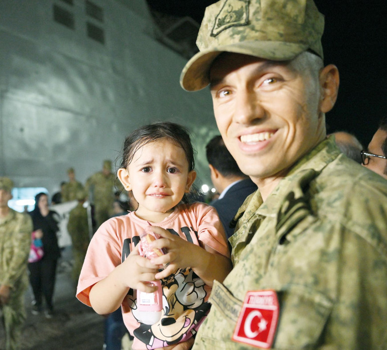 Lübnan’dan ikinci gemi gece 2’de geldi... Vatanınıza hoş geldiniz
