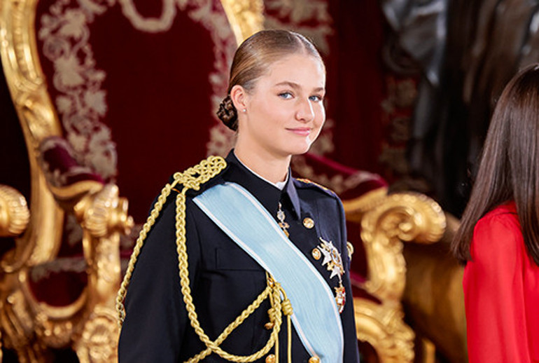 Bitmeyen askerliği çok sevdi... Babasının erkek evlâdı yok ama ne gam