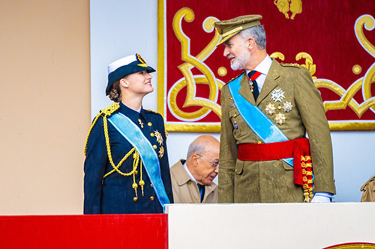 Bitmeyen askerliği çok sevdi... Babasının erkek evlâdı yok ama ne gam