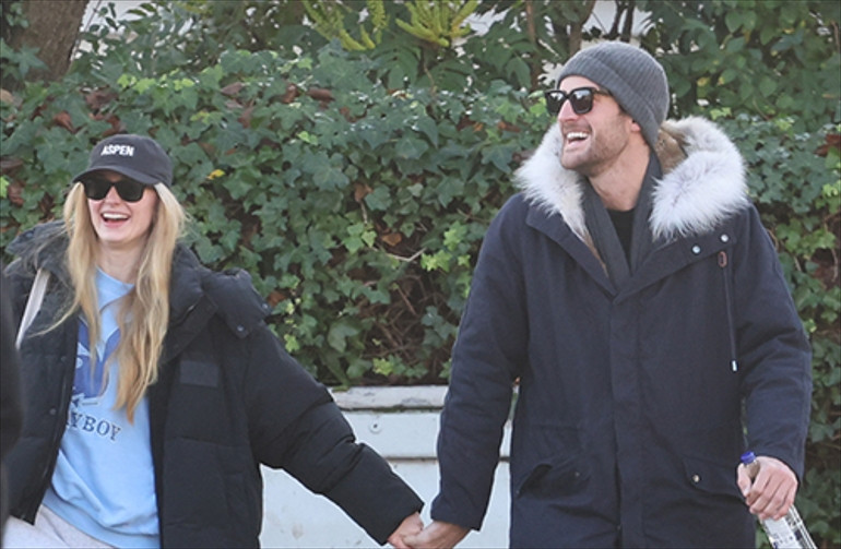 ‘Karım benden ayrılıp başkasının kollarına koştu’ diye üzülüyordu… Ünlü şarkıcı gizemli bir esmerle yakalandı