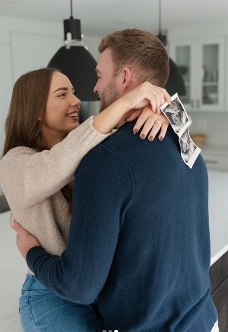 Gizli hamileliğe babası bile inanmamış; Dur biraz, ne diyorsun sen Elinde doğmamış torununun görüntüsüyle öylece kaldı