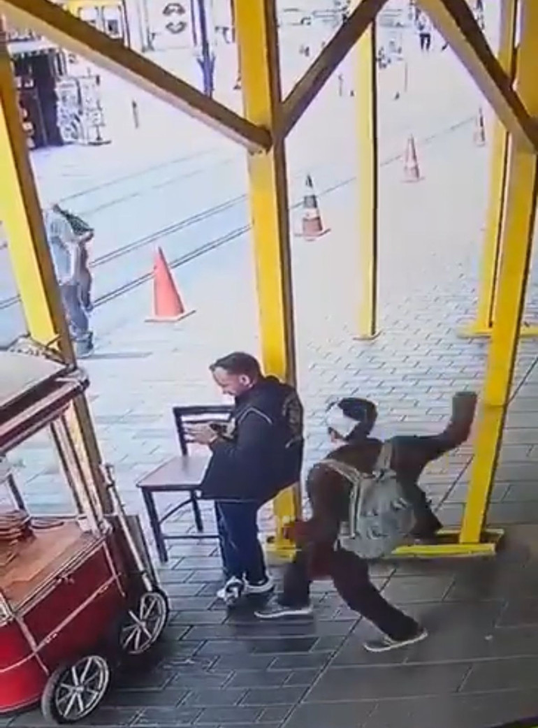 Üniversite öğrenciliğinden bataklığa giden süreç Beyoğlunda polise saldıran Oytunun annesi konuştu: Evde gece nöbet tutuyorduk