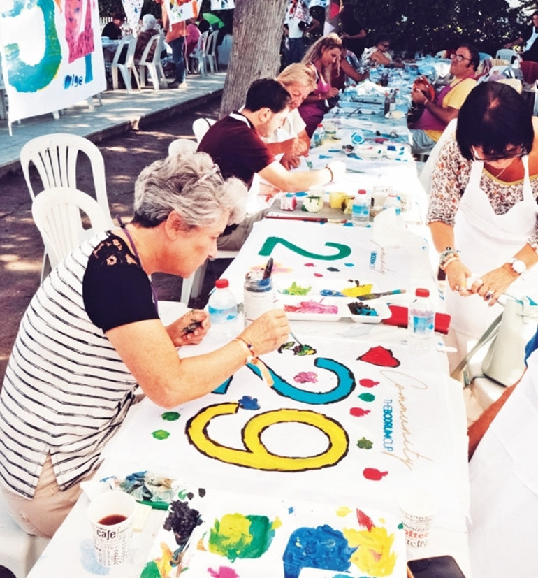 40. yaşını maskeli baloyla kutladı
