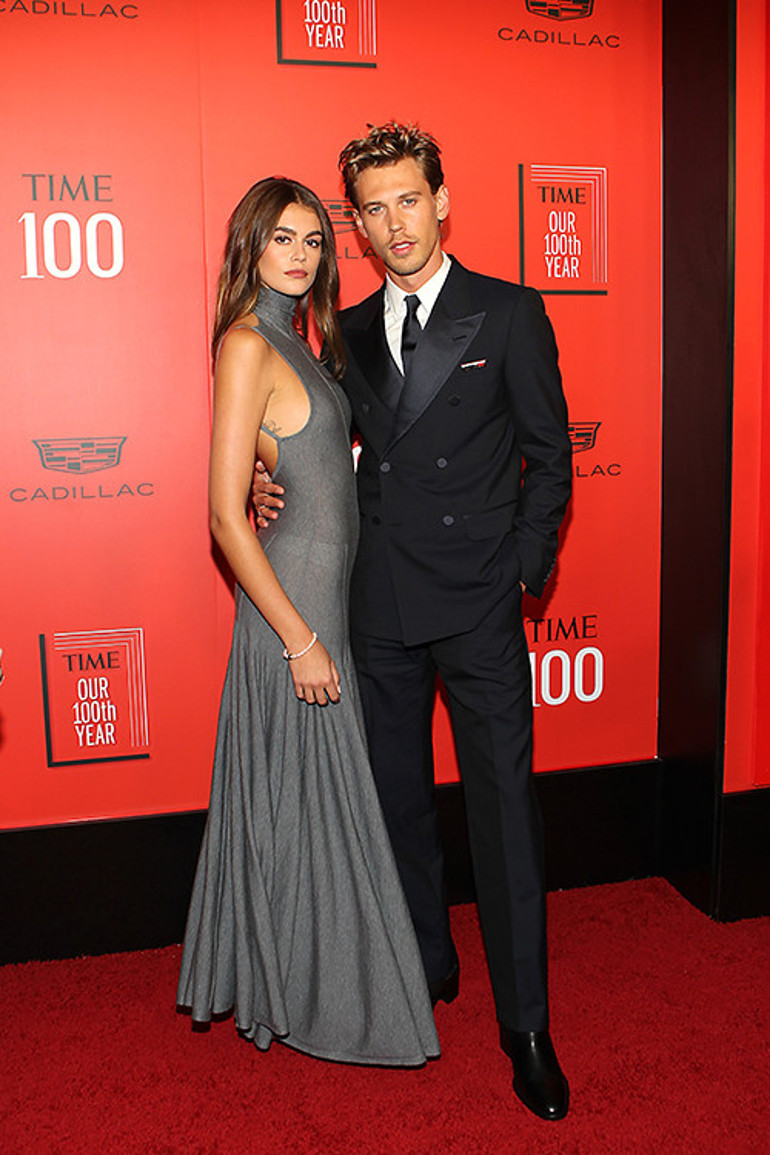 Ünlü çift kızlarının aşk hayatından endişeli: En güzel yıllarını ona veriyorsun... Ama hala evlenme teklifi yok