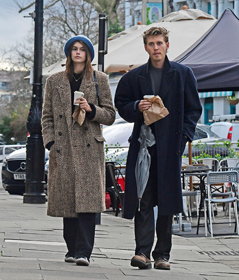 Ünlü çift kızlarının aşk hayatından endişeli: En güzel yıllarını ona veriyorsun... Ama hala evlenme teklifi yok