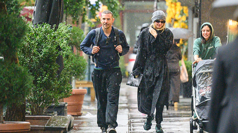 Eski ve yeni aşkları birlikte podyuma çıktı… Ünlü oyuncuya da babalık görevi düştü…