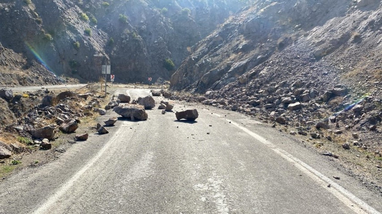 Son dakika... AFADdan açıklama... Malatyada 5.9 büyüklüğünde deprem Diyarbakır, Tunceli, ve Elazığda da hissedildi