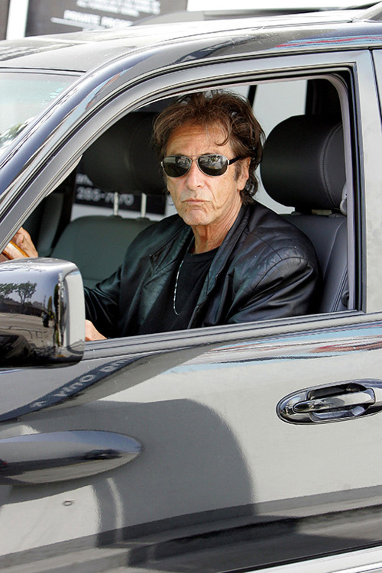 Efsane oyuncunun oğlu geçen yıl doğmuştu: 84 yaşında baba olmak eğlenceli…