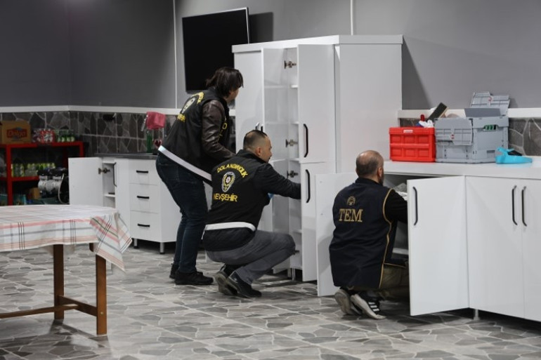 Almanyadaki gurbetçi kadınları ağlarına düşürdüler: 50 milyon avroluk vurgun 9 kişi Nevşehirde yakalandı