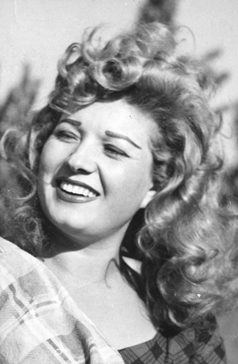 Bir gün Beyoğlunda yürürken keşfedilmişti... Artistlik yapamam dedi ama Yeşilçamın yıldızı oldu