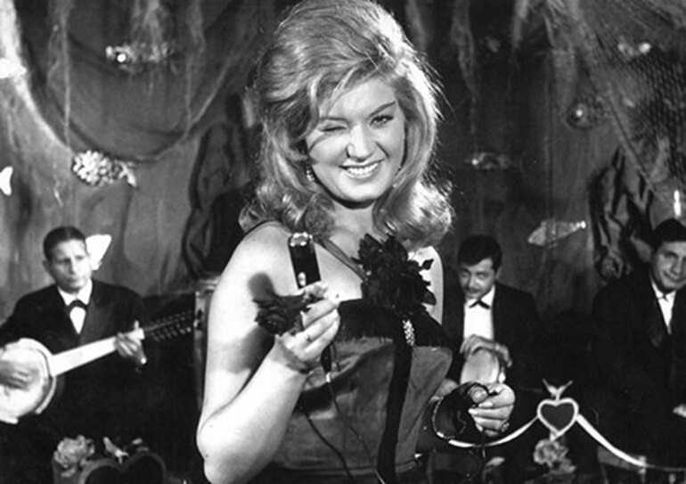 Bir gün Beyoğlunda yürürken keşfedilmişti... Artistlik yapamam dedi ama Yeşilçamın yıldızı oldu