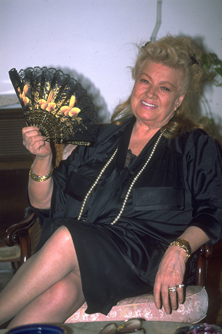 Bir gün Beyoğlunda yürürken keşfedilmişti... Artistlik yapamam dedi ama Yeşilçamın yıldızı oldu