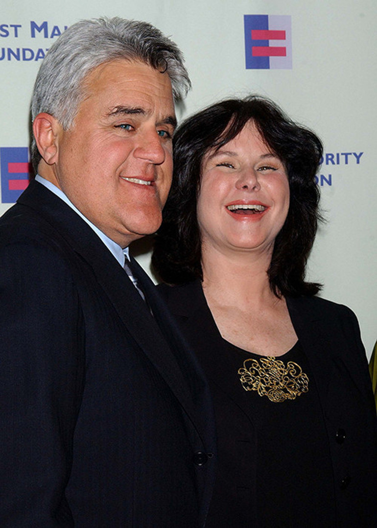 Ölümden dönen ünlü sunucunun zor sınavı… 44 yıllık karısı en tatlı hatıralarını bile unutmak üzere...