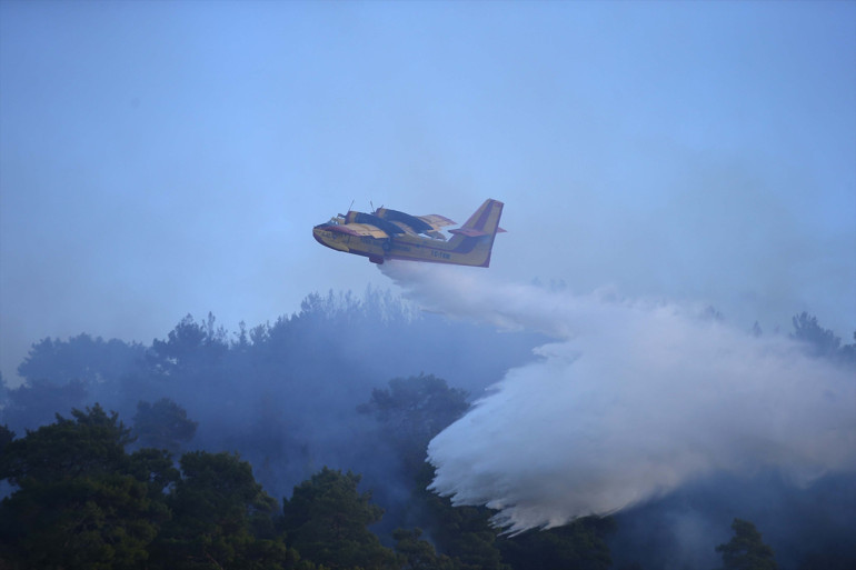 Muğlada orman yangınları: Havadan ve karadan müdahale ediliyor