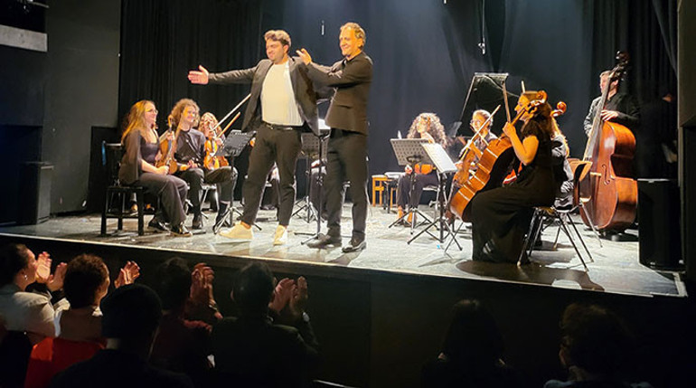 Alkışlar Frankfurt’un çok kültürlü orkestrasına