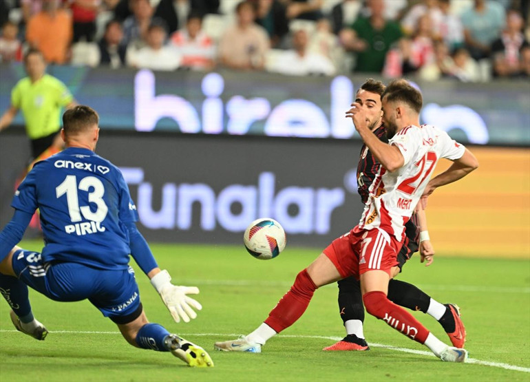 Antalyaspor - Galatasaray maçı sonrası dikkat çeken Icardi ve Yunus Akgün yorumu: Bu takımın olmazsa olmazı...